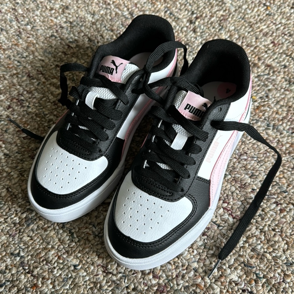 Girls shoes